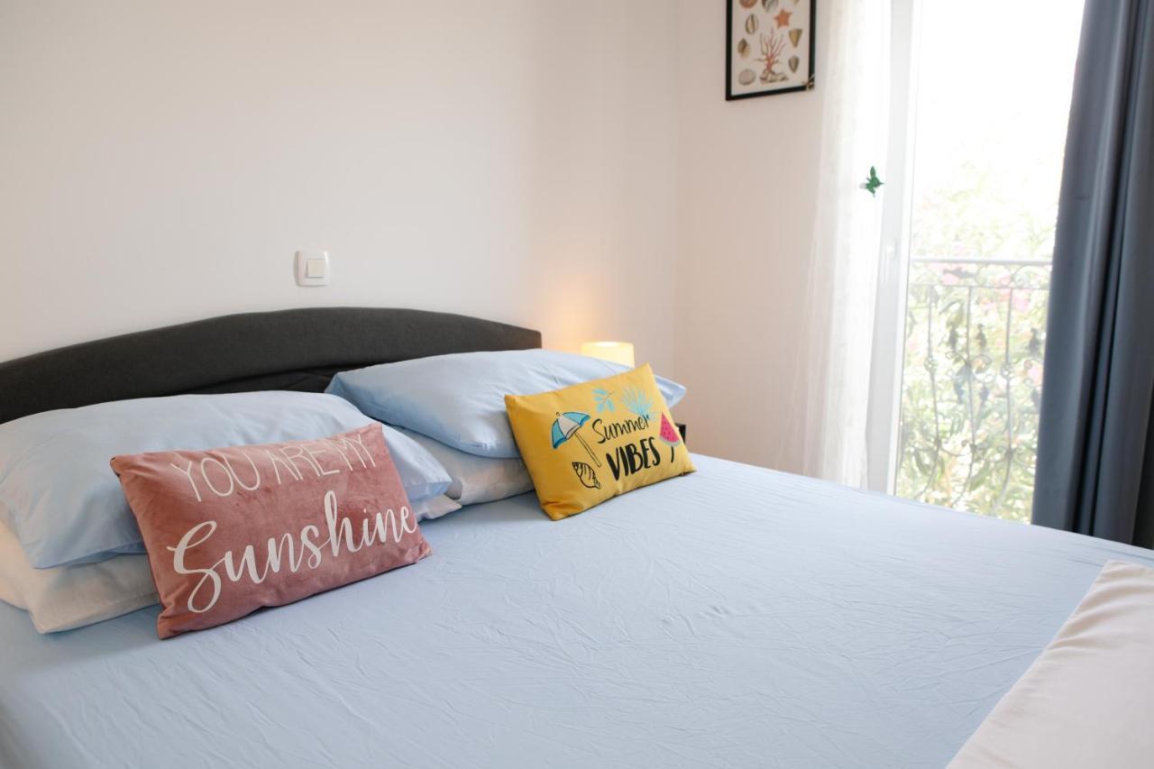 Sunny Apartment For 2 Murter Esterno foto