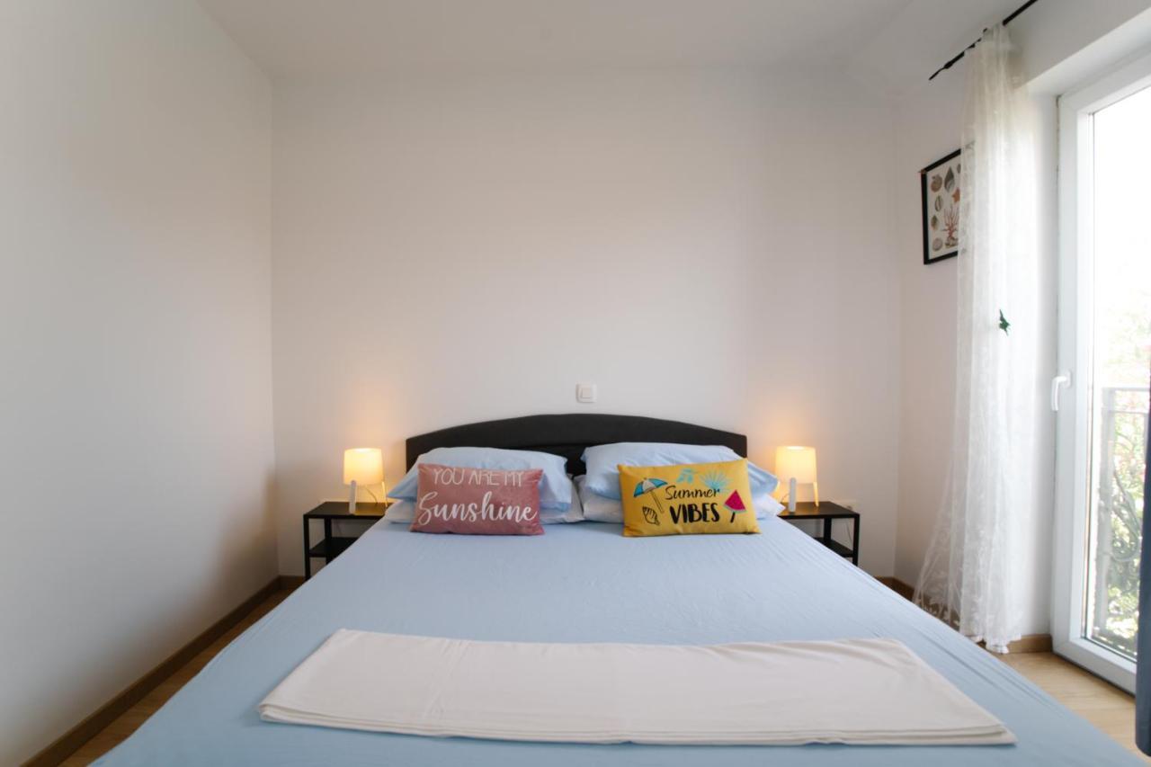 Sunny Apartment For 2 Murter Esterno foto