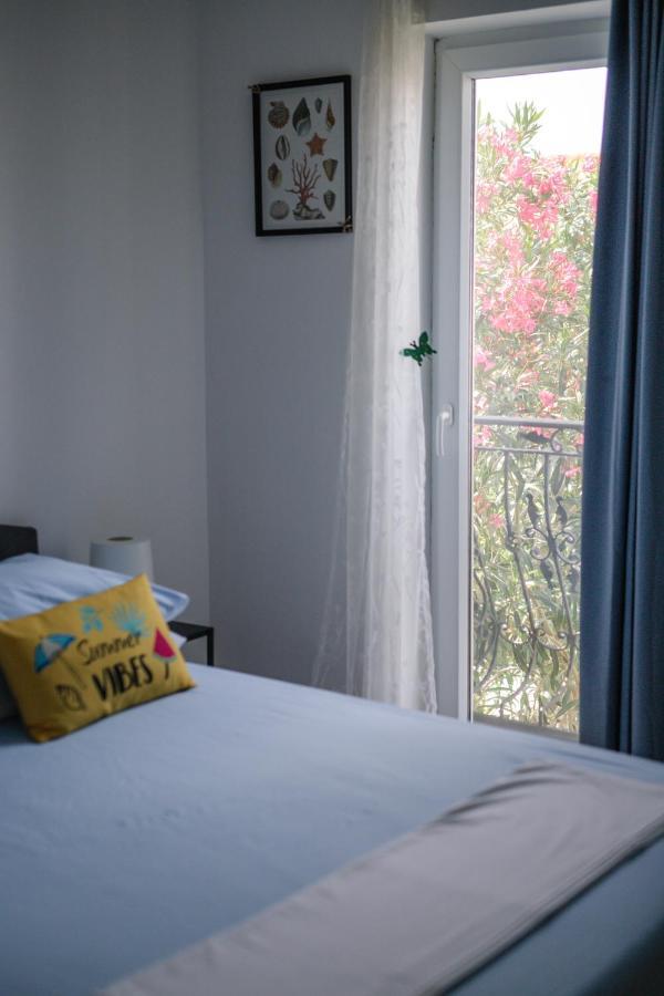 Sunny Apartment For 2 Murter Esterno foto