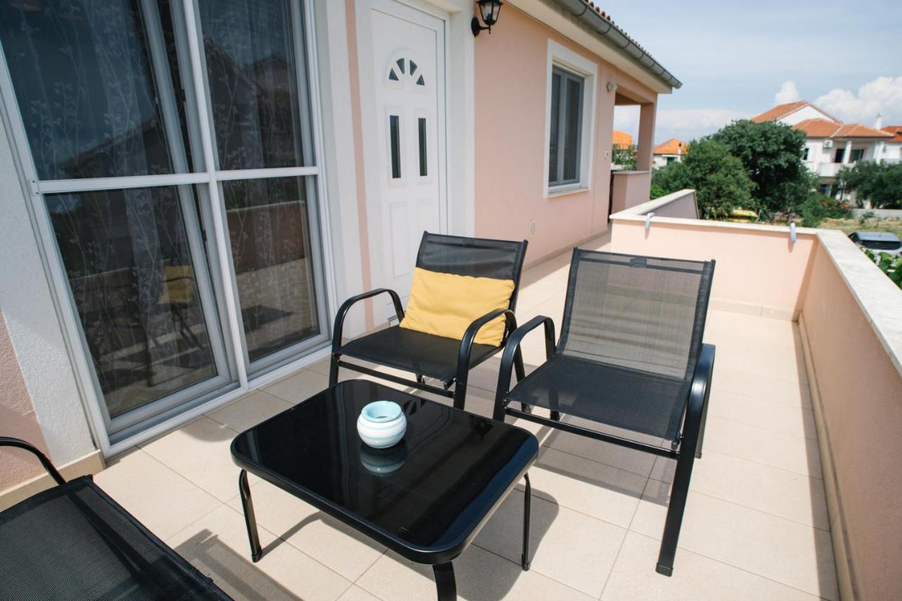 Sunny Apartment For 2 Murter Esterno foto